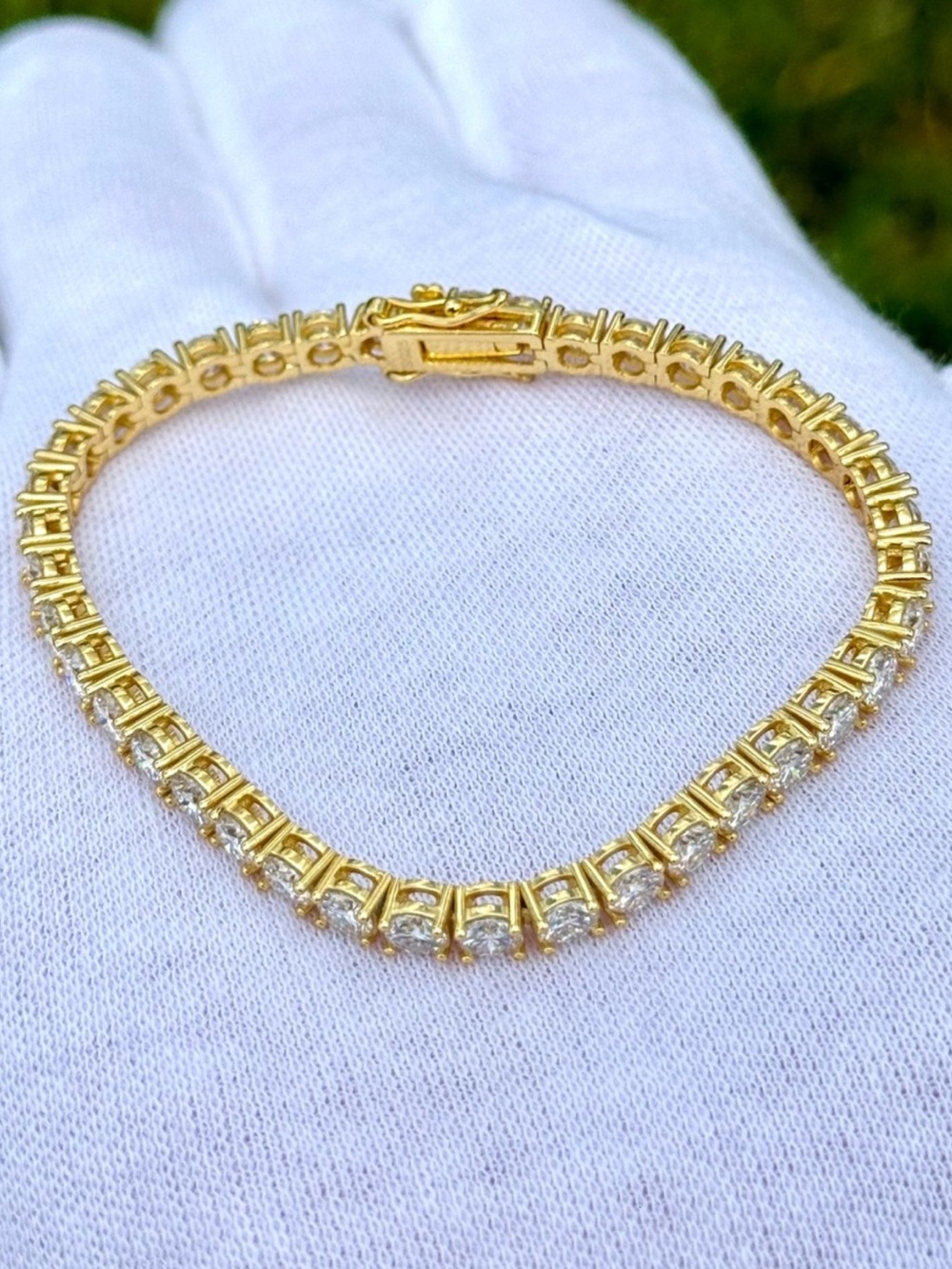 18K Gold Plated, 11.7CTW Moissanite Tennis Bracelet - Picture 4 of 7